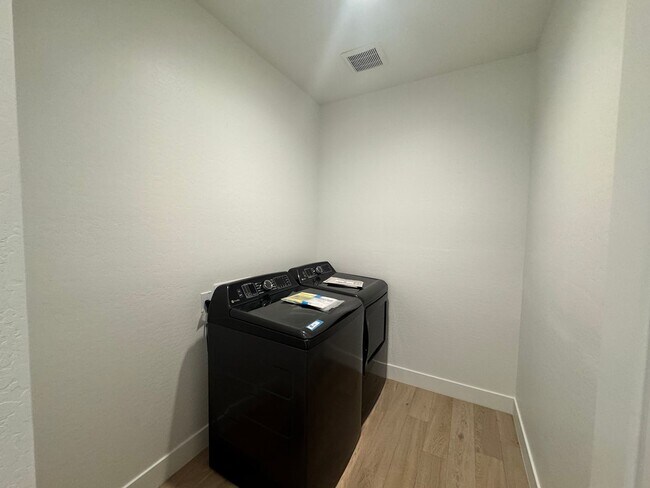 Building Photo - BRAND NEW HOME IN ALORAVITA IN PEORIA