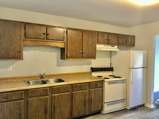 Building Photo - Newly Remodeled Duplex 2Bed/1Bath Off HWY 58!