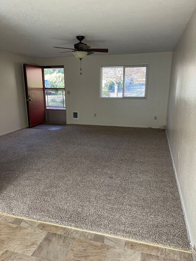 Interior Photo - 027-Candalaria Plaza