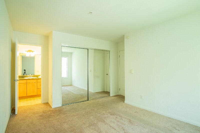 Building Photo - 2491 Creekside Ct