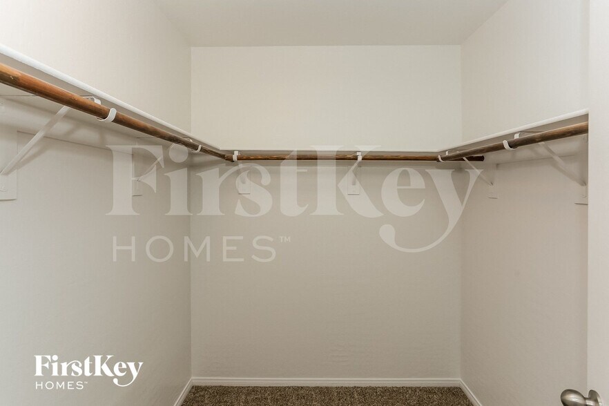 Building Photo - 8933 Hand Painted Ct