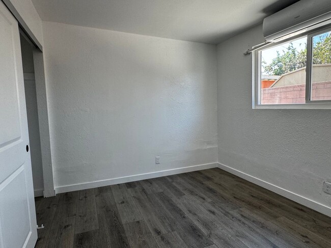 Building Photo - 4563 Bridgeview Ave