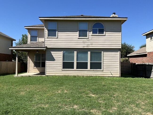 Building Photo - "Charming 3-Bed Oasis with Granite Touches & Cozy Fireplace in Cibolo!"