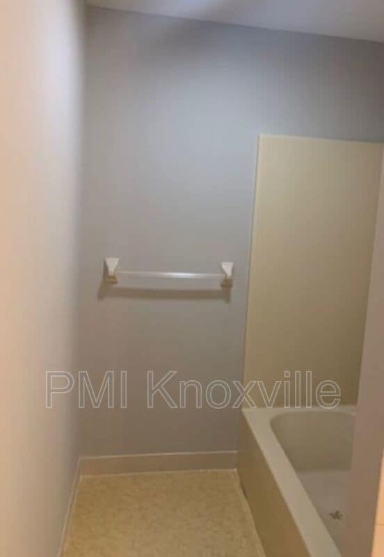 Building Photo - 1452 Buxton Dr