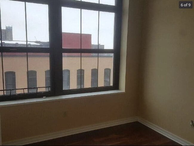 Building Photo - Down Town luxury condo is in a newly renov...