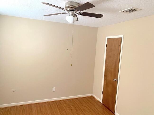 Building Photo - 323 Maybrook Dr