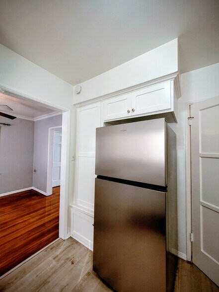 Building Photo - 305 N Palm Ave