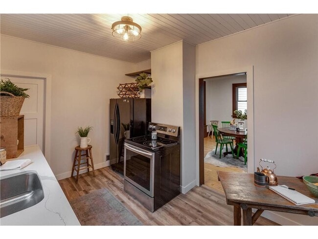 Building Photo - 2 Bedroom, 1 Bathroom Single-Family Home i...