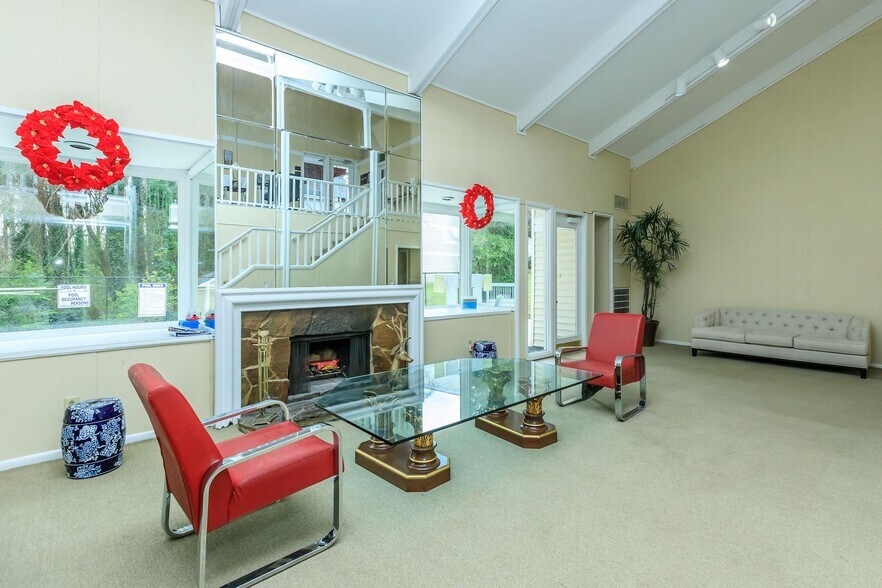 ONE AND TWO BEDROOM APARTMENTS FOR RENT IN ATLANTA, GA - Villas de las Colinas 4