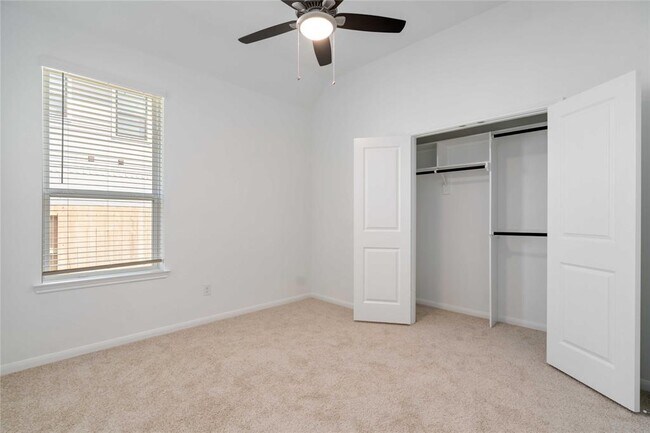 Building Photo - 6611 Canary Knl Ct