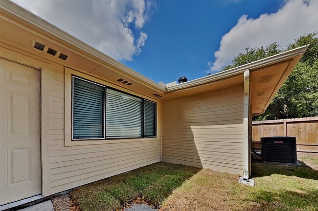 Building Photo - 3318 Lockgate Dr