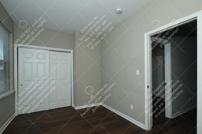 Building Photo - 330 N Randolph St A