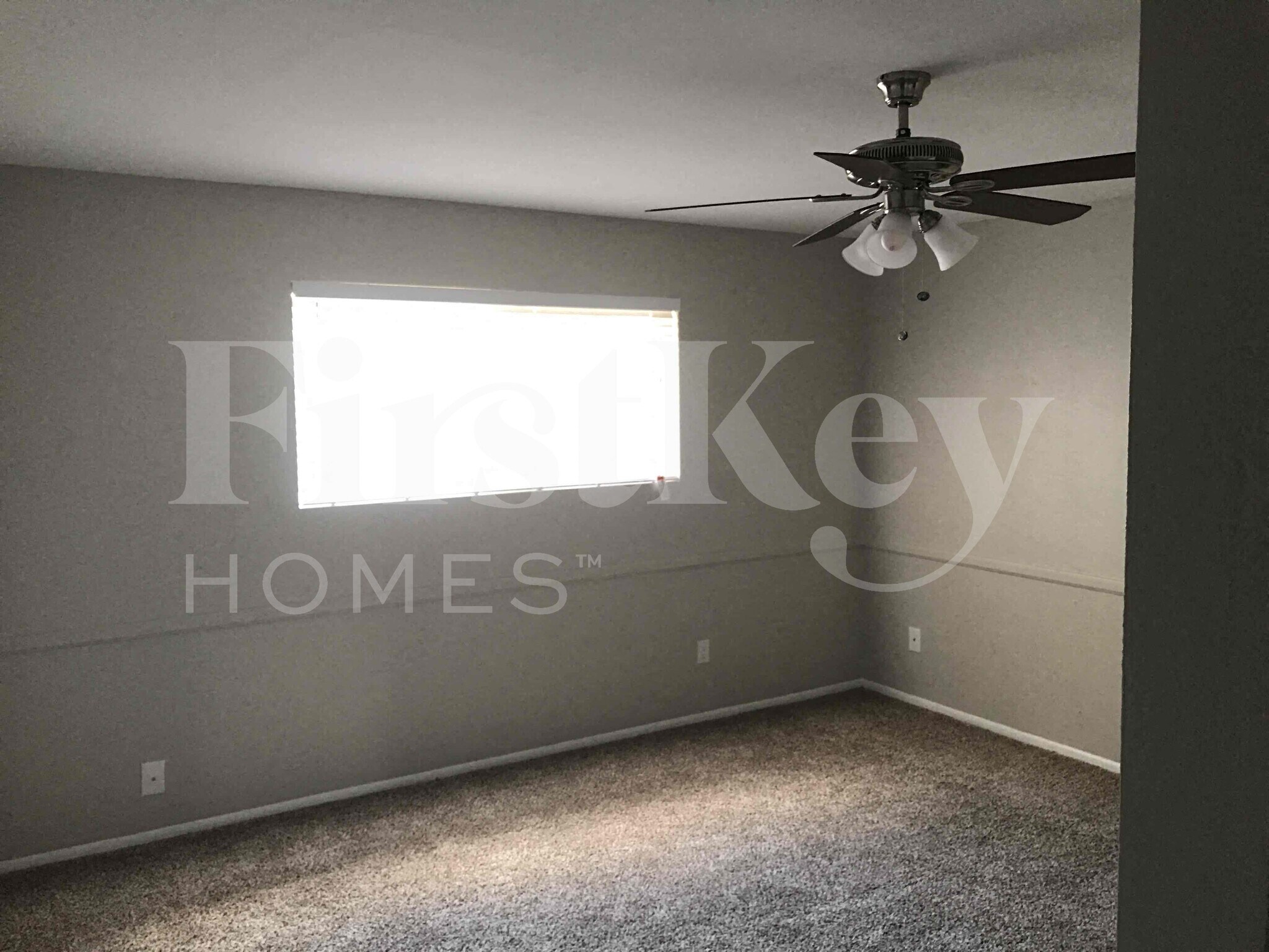 Building Photo - 4809 W Laurel Ln