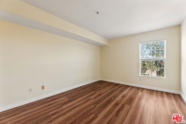Building Photo - 4755 Templeton St