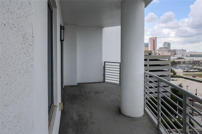 Building Photo - 449 S 12th St