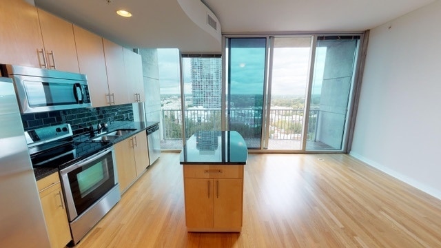 Building Photo - Stunning Center City High Rise Condo on th...
