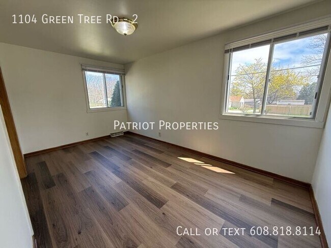 Building Photo - 1104 Green Tree Rd