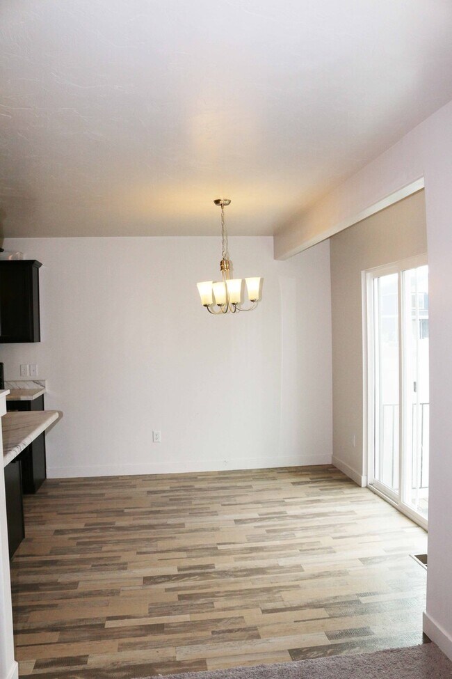 Building Photo - Amazing Townhome in Legacy Ranch!