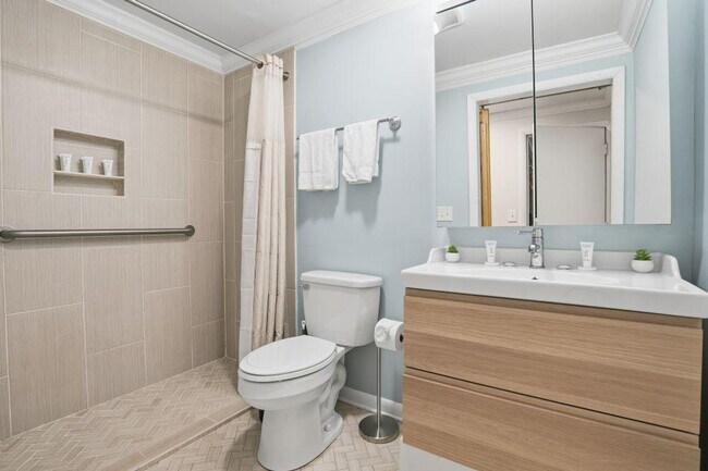 Building Photo - 7417 Shadowlake Dr