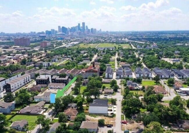 Building Photo - 4702 Coke St