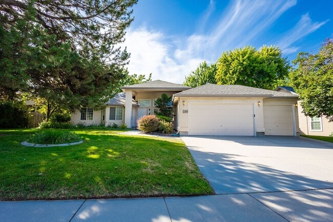 Primary Photo - Beautiful home in the heart of Eagle