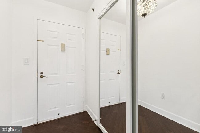 Building Photo - 2151 Jamieson Ave