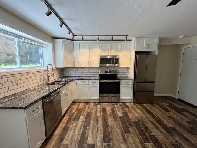 Interior Photo - 625 North Negley Avenue