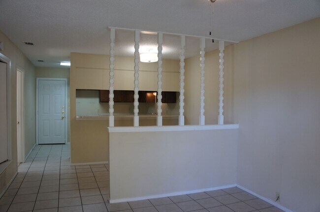 Building Photo - 997