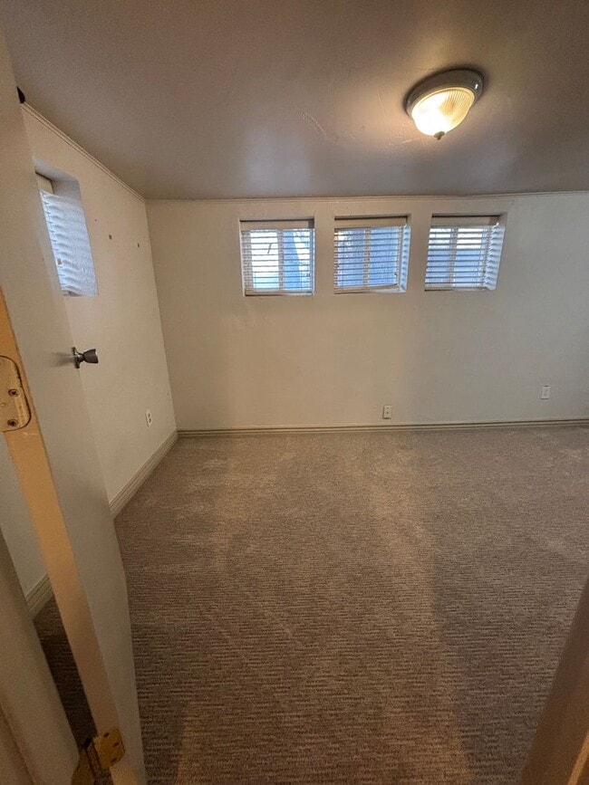 Building Photo - Salt Lake Cottage home 3 bed, 2 baths