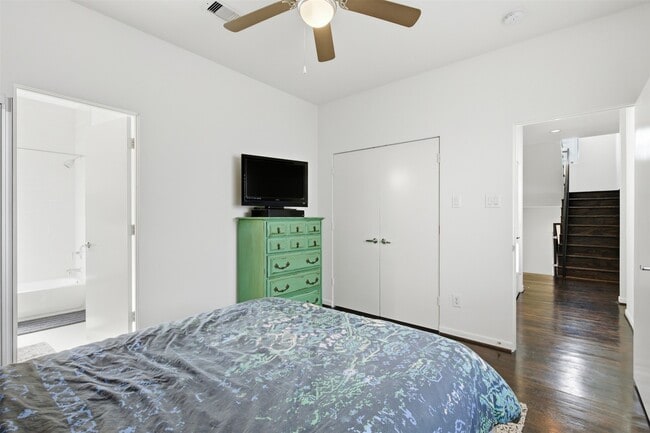 Building Photo - 4704 Crawford St