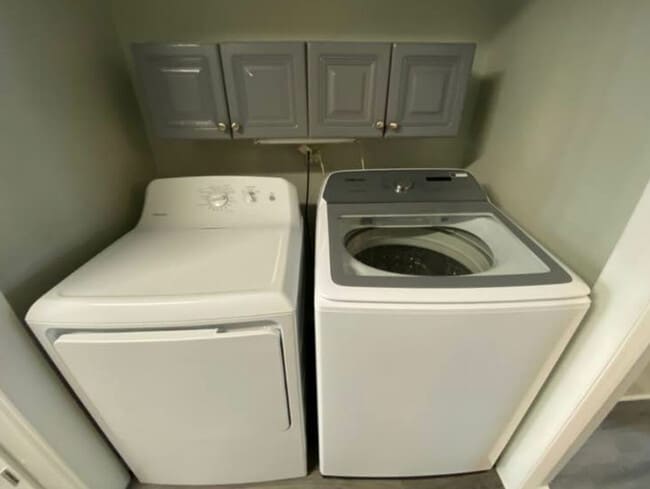 Building Photo - Rooms for rent in Apex