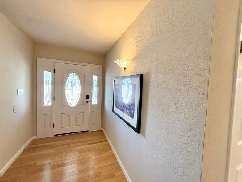 Building Photo - 4460 W Pine Haven Dr