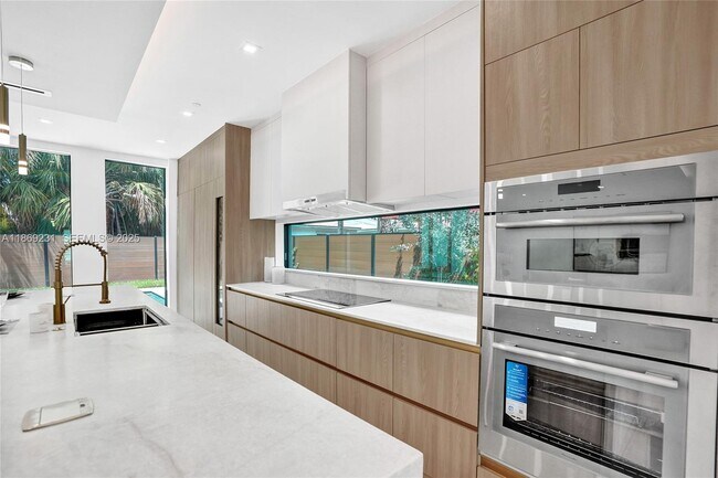 Building Photo - 1825 NE 26th Ave