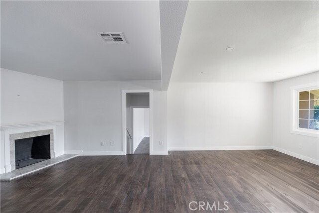 Building Photo - 11200 Reseda Blvd