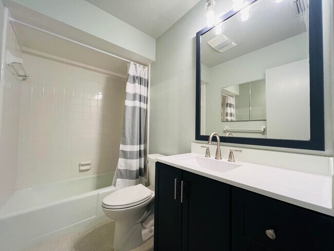 Building Photo - 315 Venetian Dr