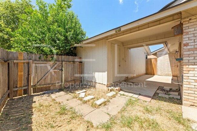 Building Photo - 205 W William Cannon Dr