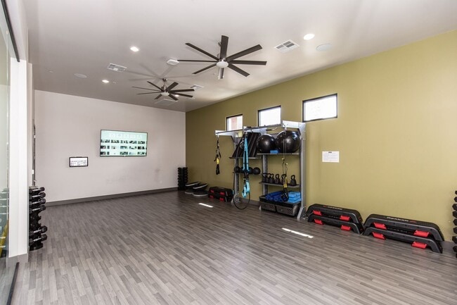Building Photo - Luxury Summerlin townhome in resort style gated community