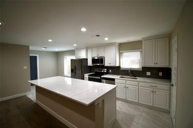 Primary Photo - 213 E Scotland Dr