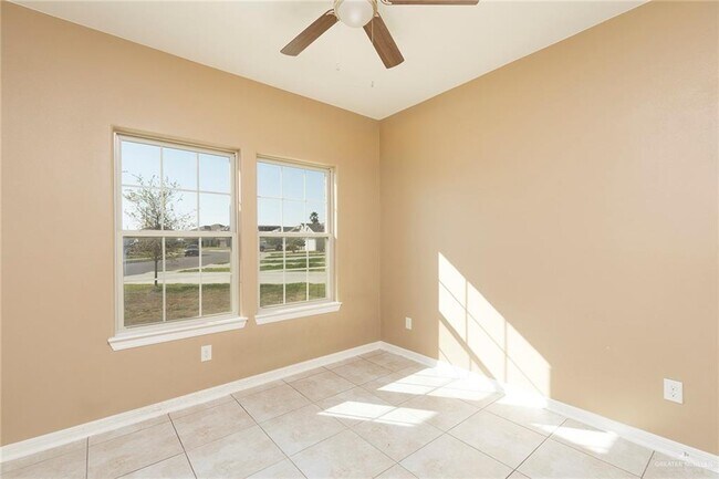 Building Photo - 15 E Candor Dr