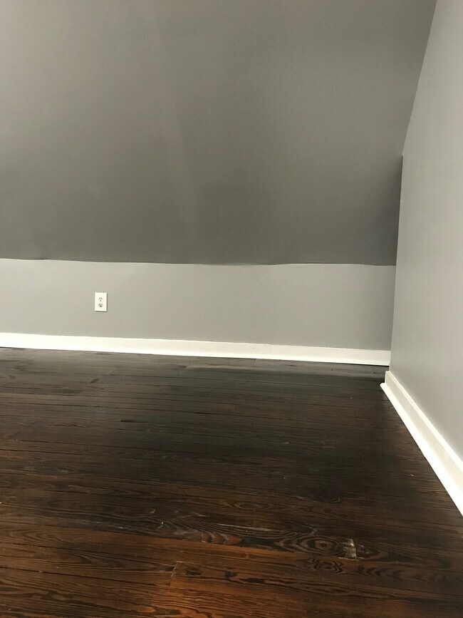 Building Photo - 353 Poplar St