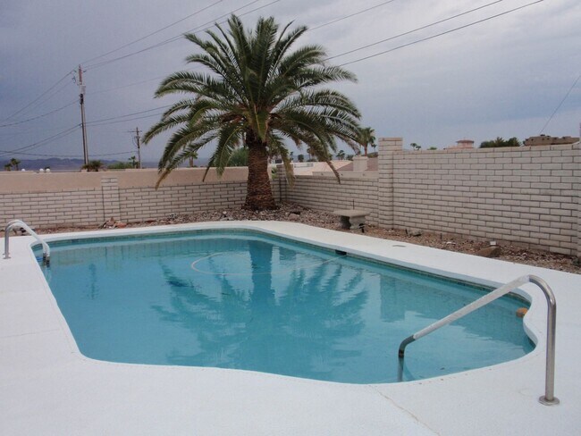 Building Photo - Winter rental with heated pool