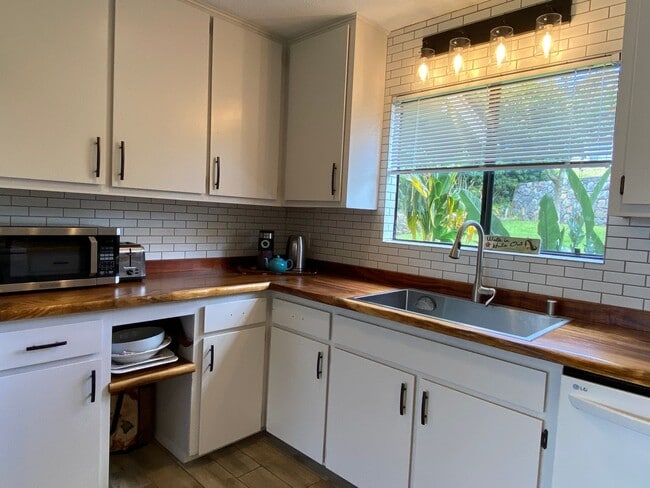 Building Photo - 65-1205 Hokuula Rd