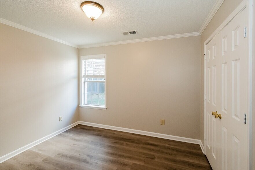 Building Photo - 406 N Ericson Rd