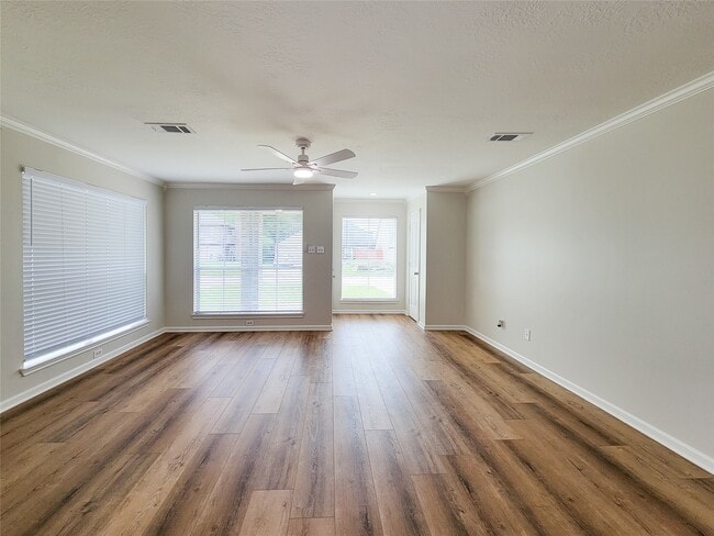 Building Photo - 3658 Villa Glen Dr