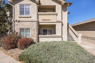 Building Photo - 2 bedroom Condo in a gated community. 1 Ca...