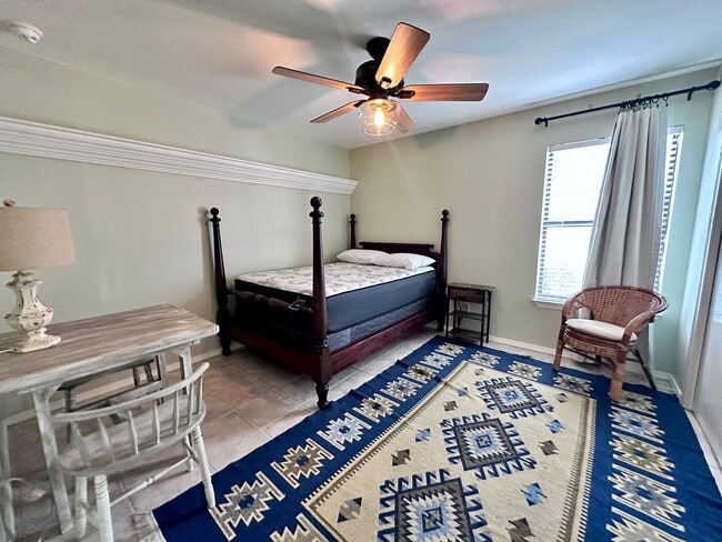 Building Photo - Beautiful 3B/3.5B Waterfront Fully Furnished Home available for Long-Term Rental!