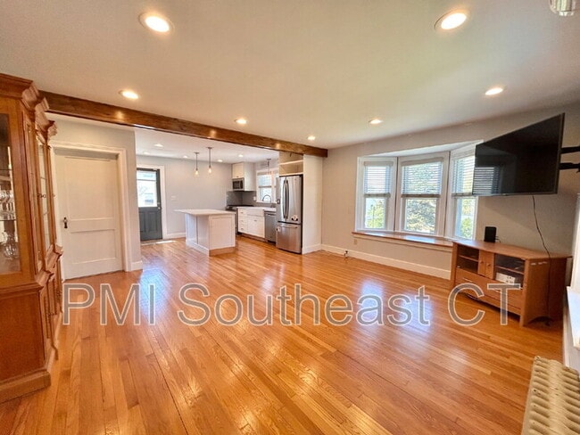 Building Photo - 27 3rd Ave