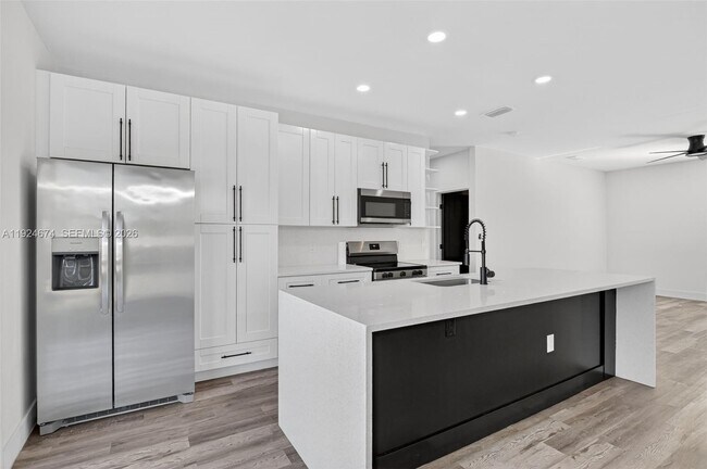 Building Photo - 710 Bedford Point Ave