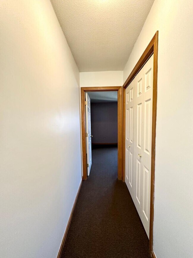 Building Photo - 18 Partridge Ct