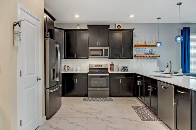 Building Photo - 9016 Sommerset Hills Dr